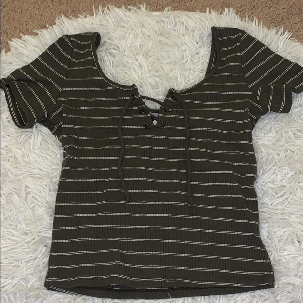 Notched ribbed army green shirt